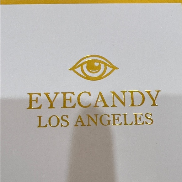 Eye Candy | Cat Brooch - Picture 2 of 8